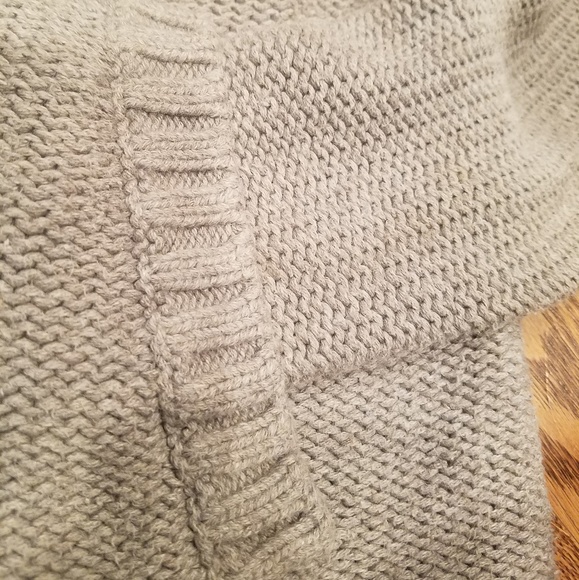 Banana Republic Sweater - Picture 3 of 3